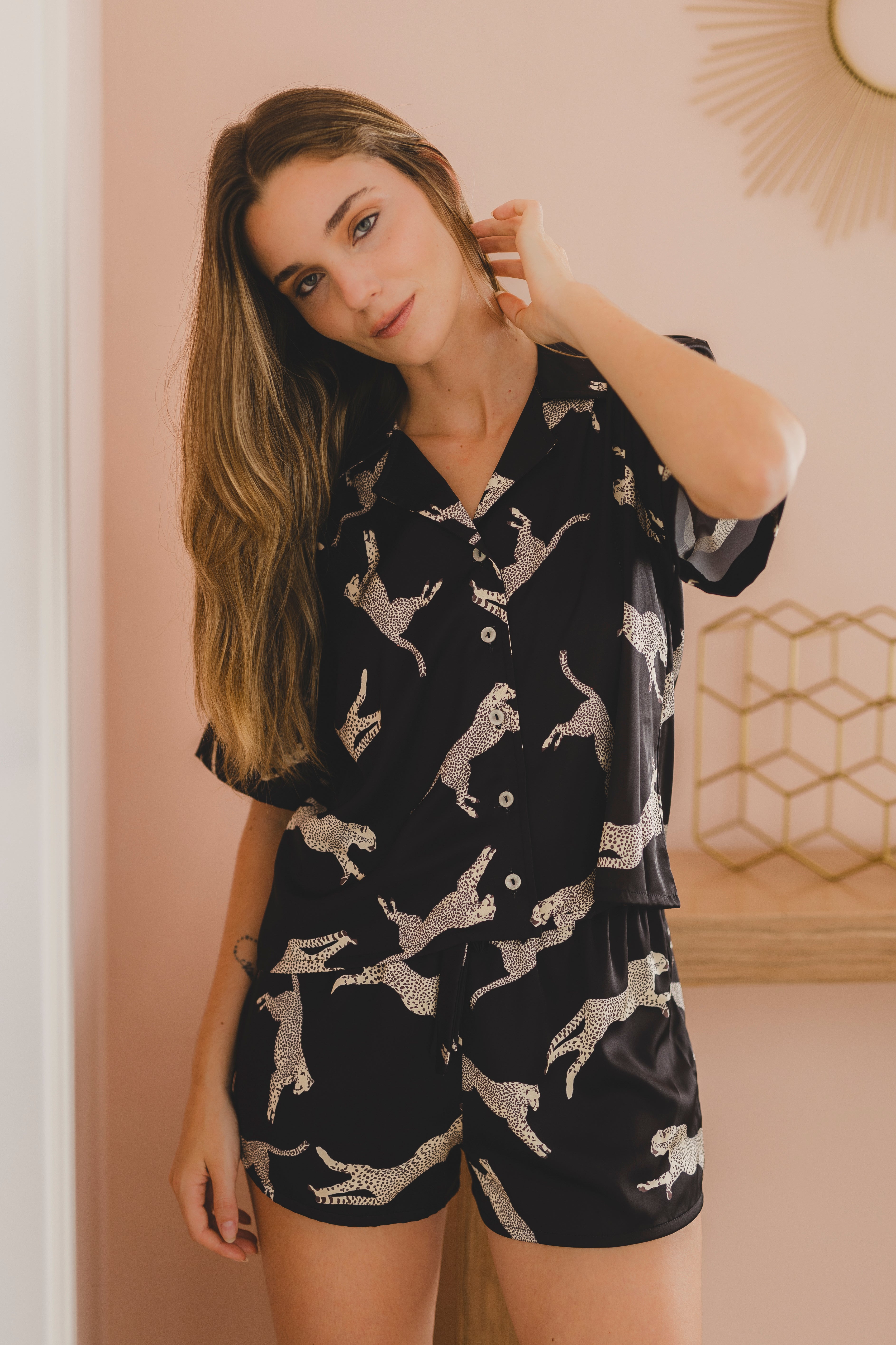 PIJAMA CHEETAH NEGRA MANGAS - SEDA