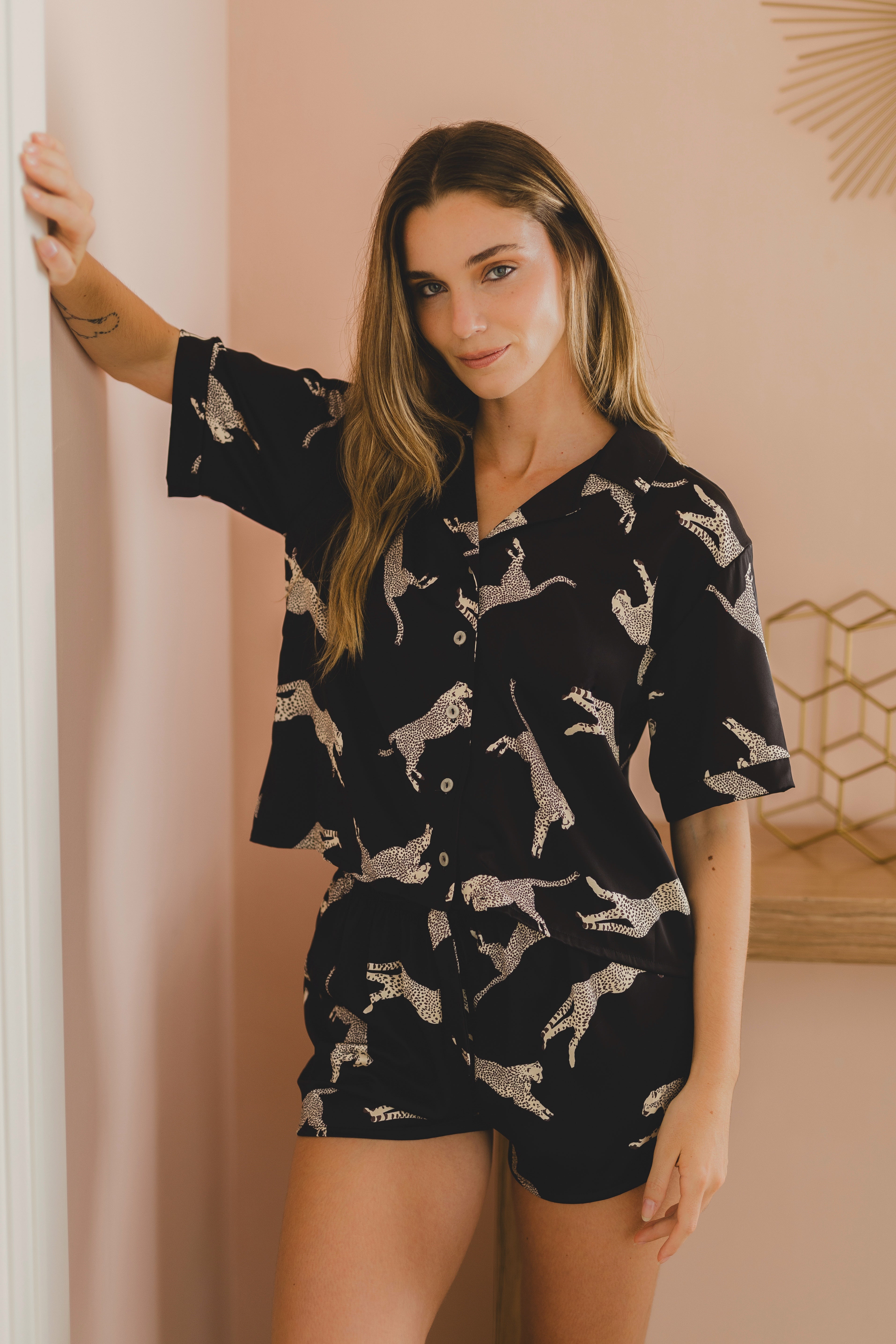 PIJAMA CHEETAH NEGRA MANGAS - SEDA