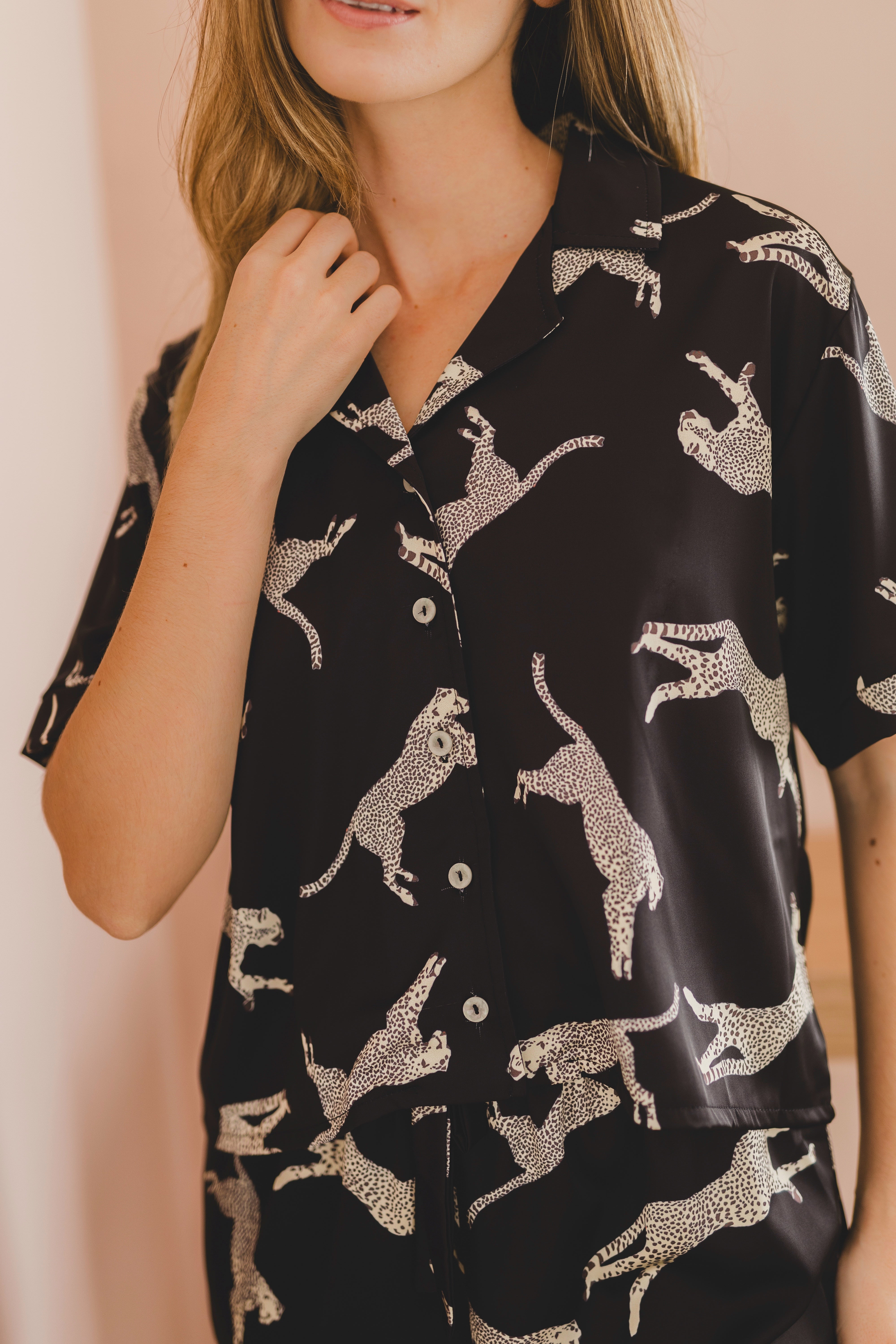 PIJAMA CHEETAH NEGRA MANGAS - SEDA