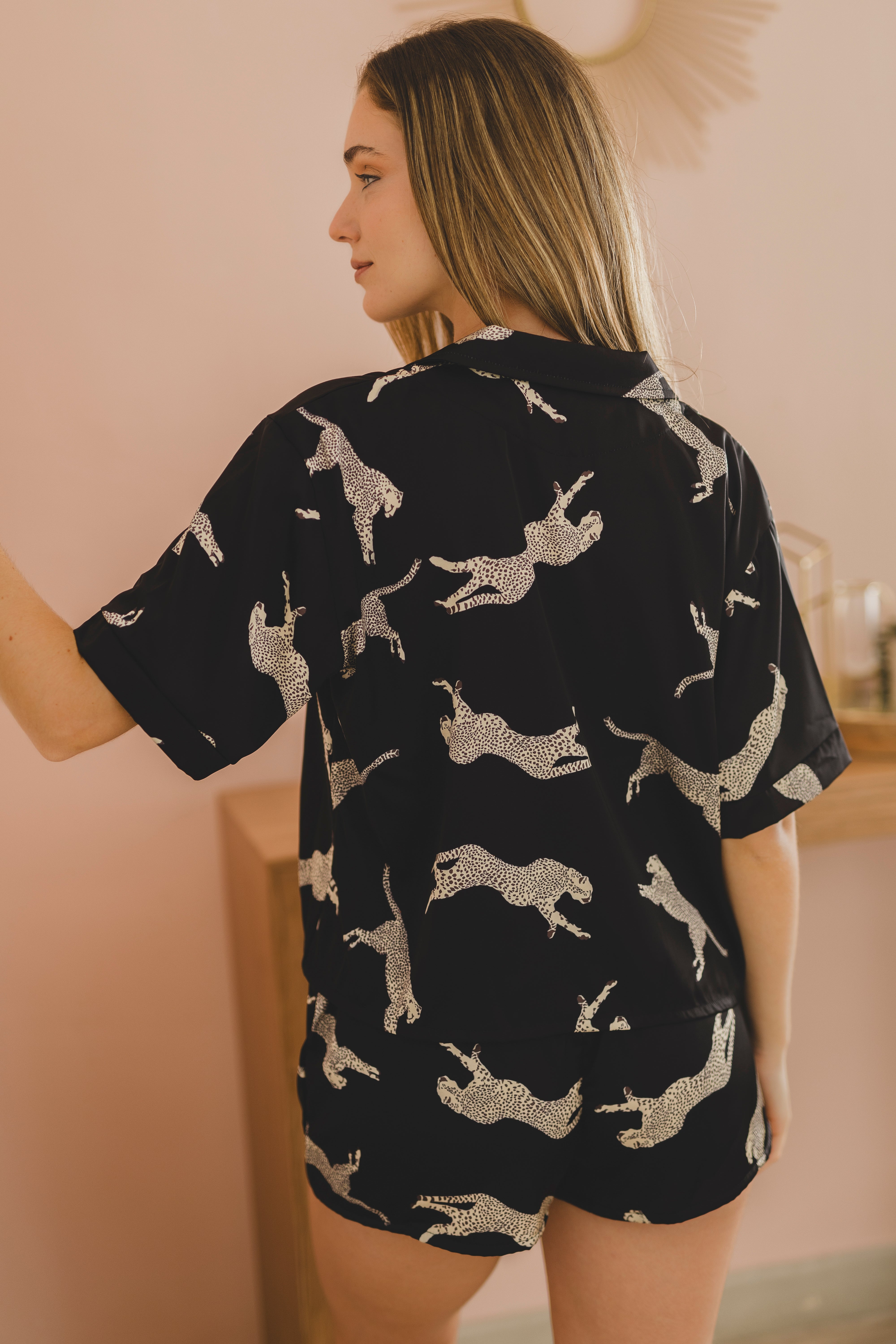 PIJAMA CHEETAH NEGRA MANGAS - SEDA