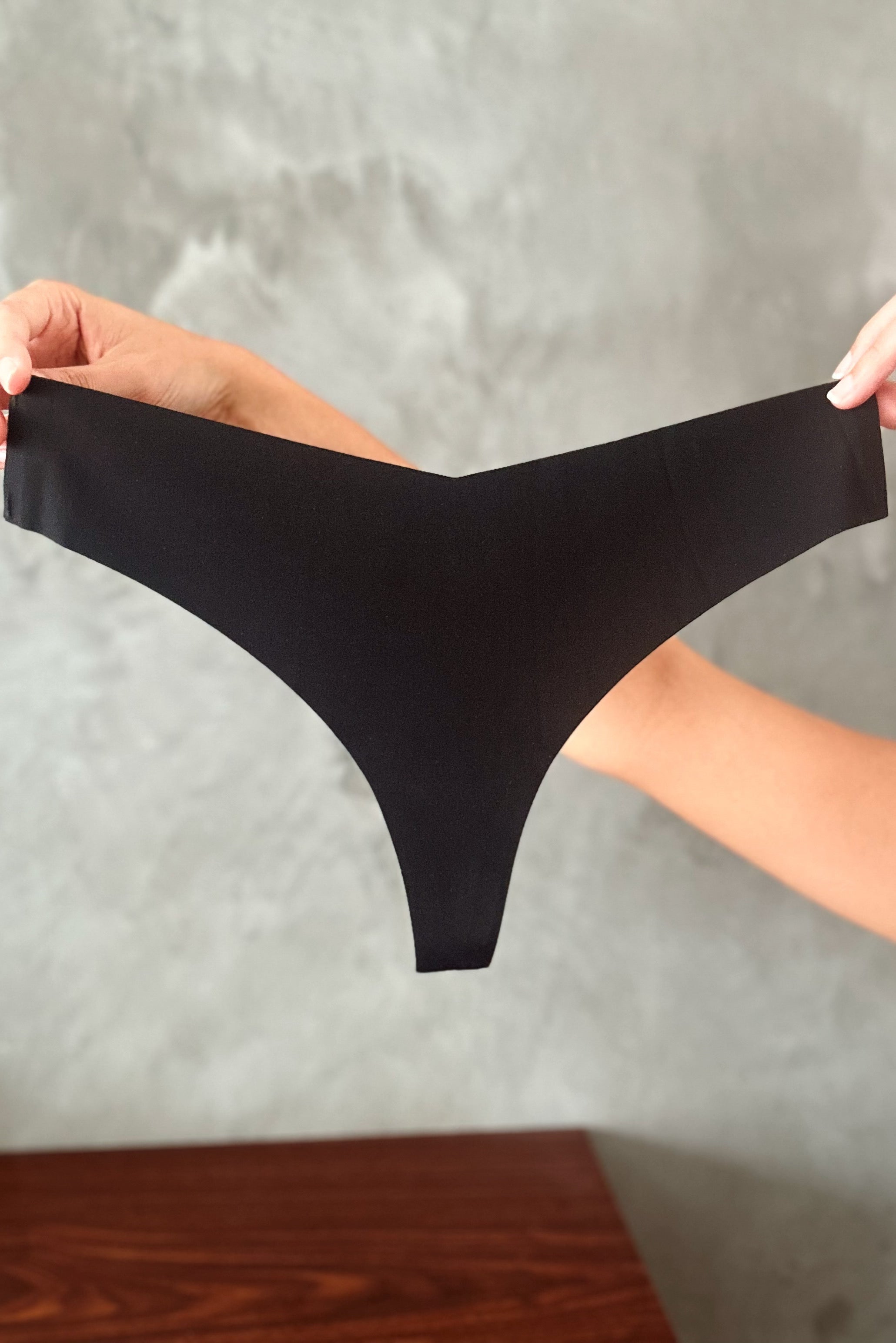 BASIC THONG NEGRO
