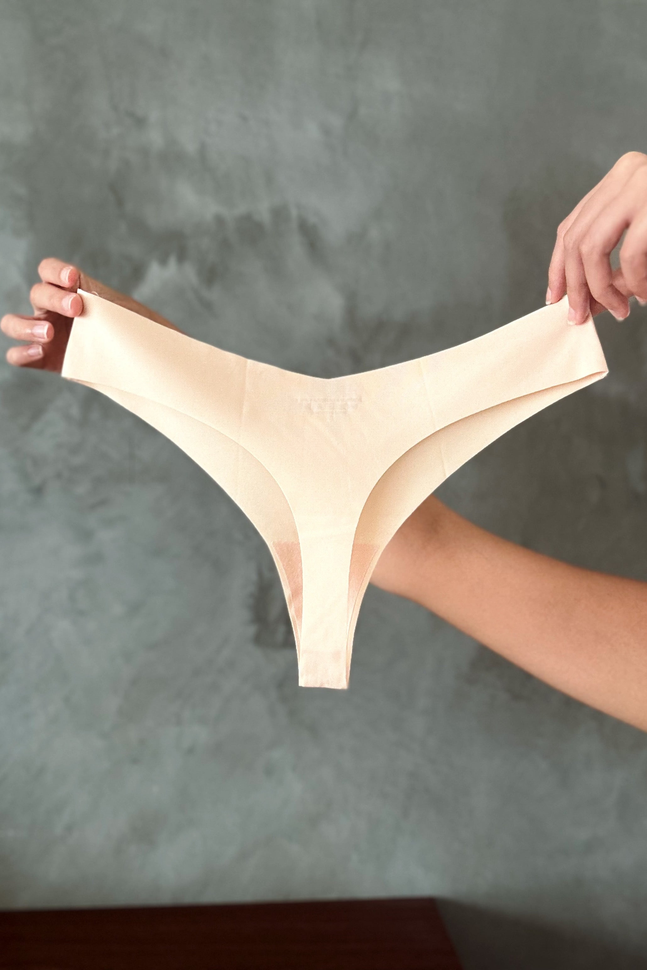 BASIC THONG NUDE