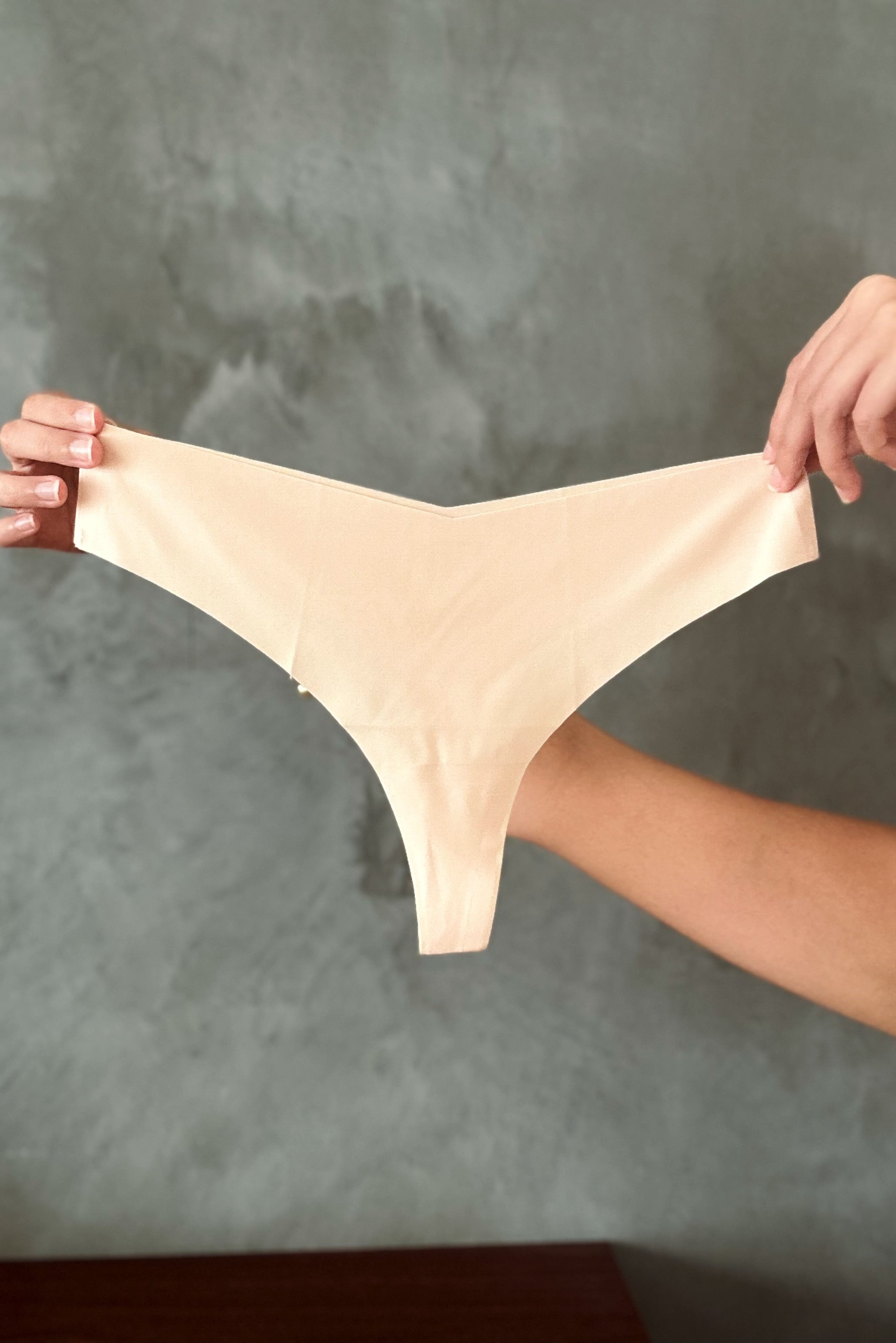 BASIC THONG NUDE