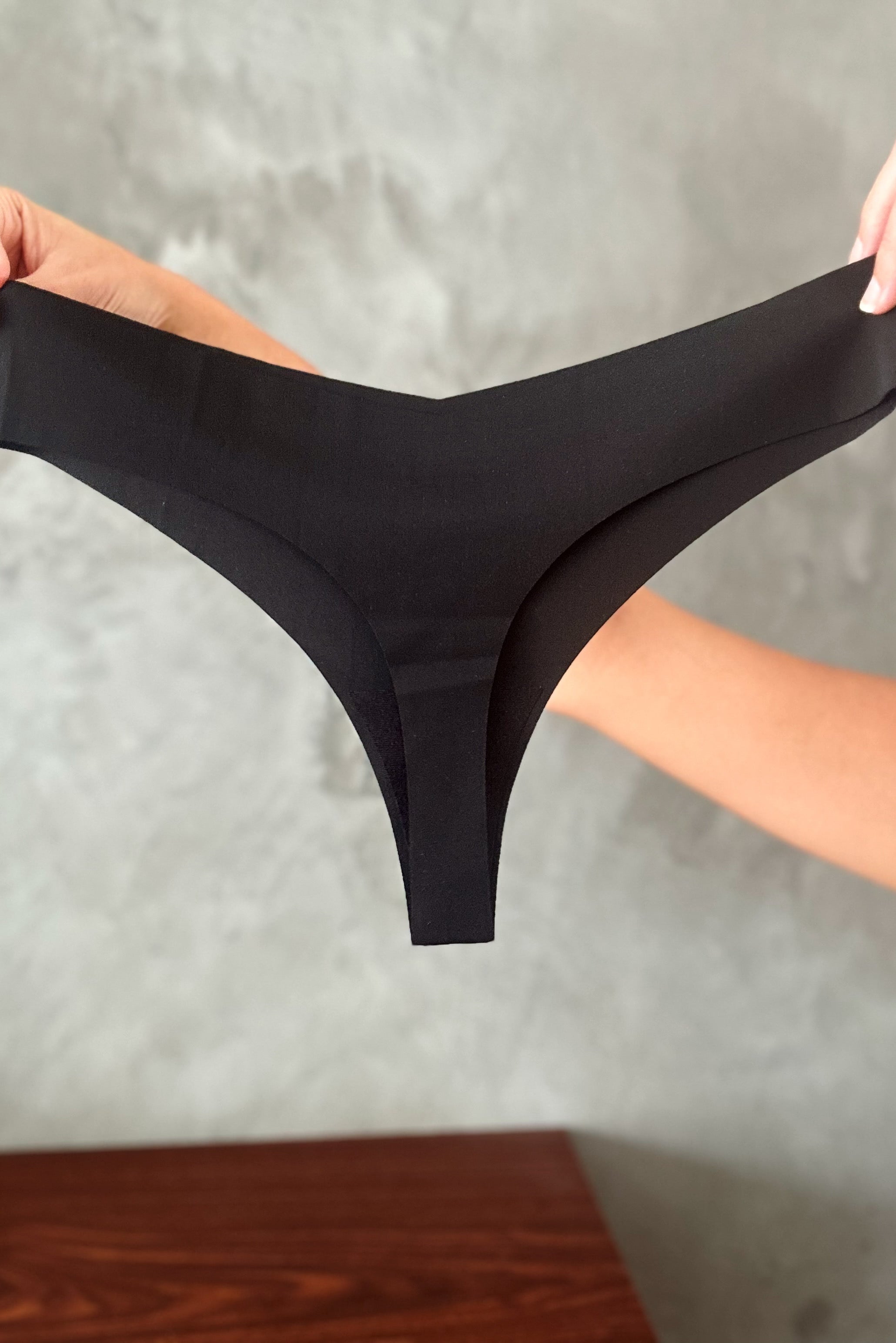BASIC THONG NEGRO